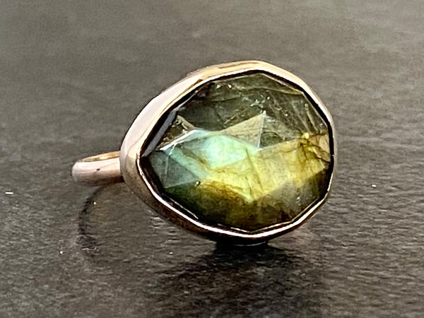 Handcrafted Solid 9ct Gold Ring with Labradorite